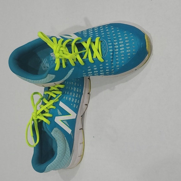 New Balance Shoes - New Balance 775 Size 6